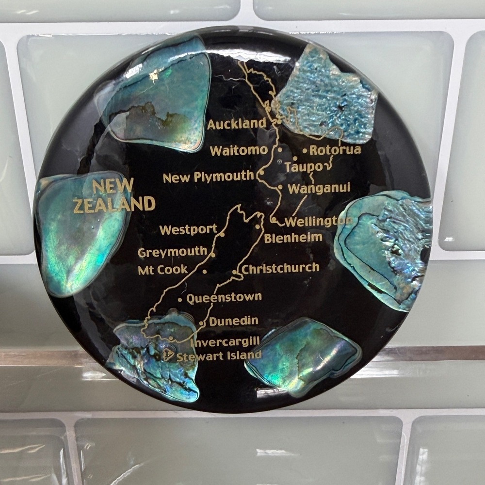 VTG Ariki New Zealand Paua Shell Trinket Box‎ Coastal Grandma Black Resin Map - Picture 3 of 12